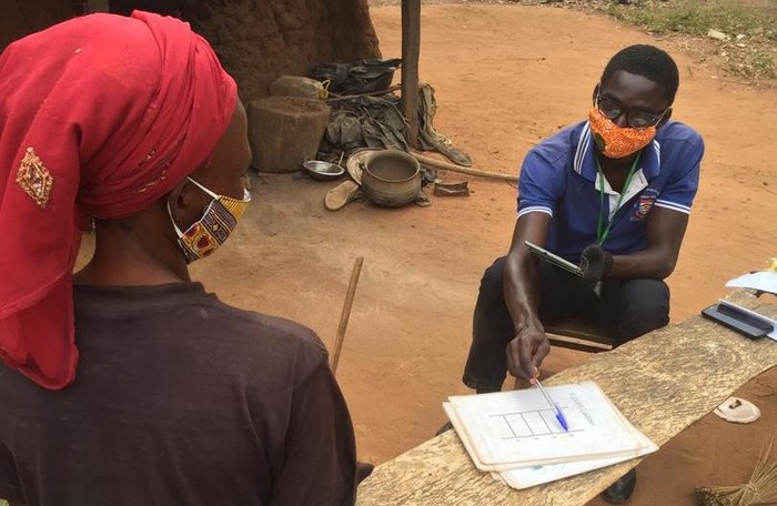 Enumerator explaining ladder during interview Enumerator explaining ladder during interview