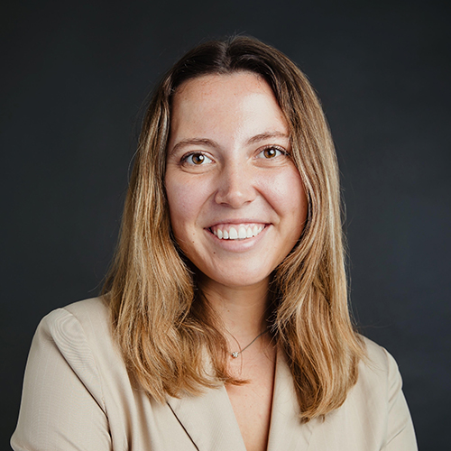 Ashleigh headshot photo