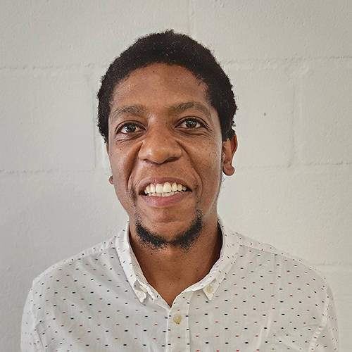 Tatenda Mzezewa headshot photo