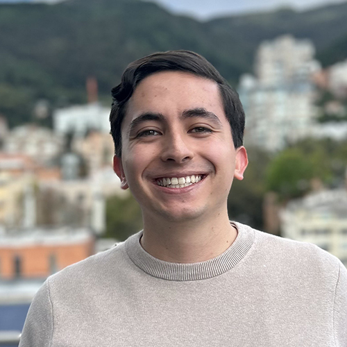 Antonio headshot photo