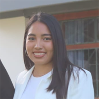 Alexandra headshot photo