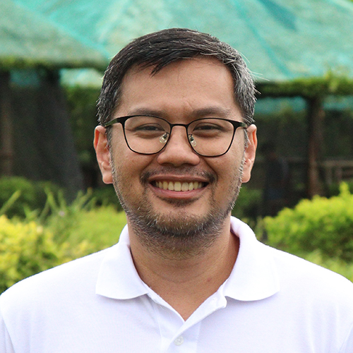 Jepoy headshot photo