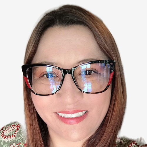 Adriana headshot photo