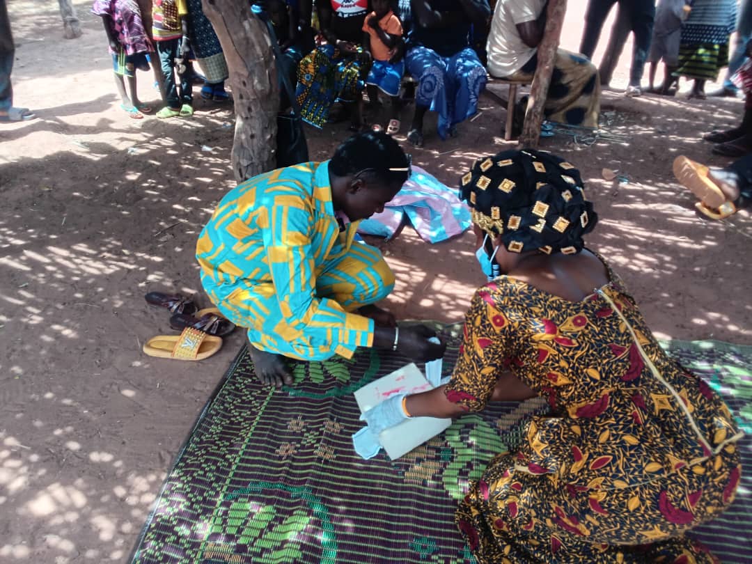 Community focal points conducting first aid trainings in their village - Burkina Faso