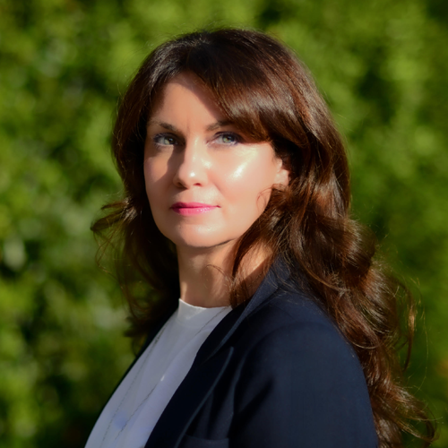 Laura-Chioda-headshot-photo