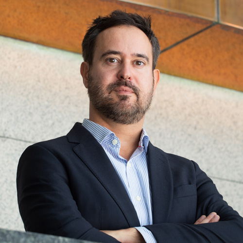 Ralph-De-Haas-headshot-photo