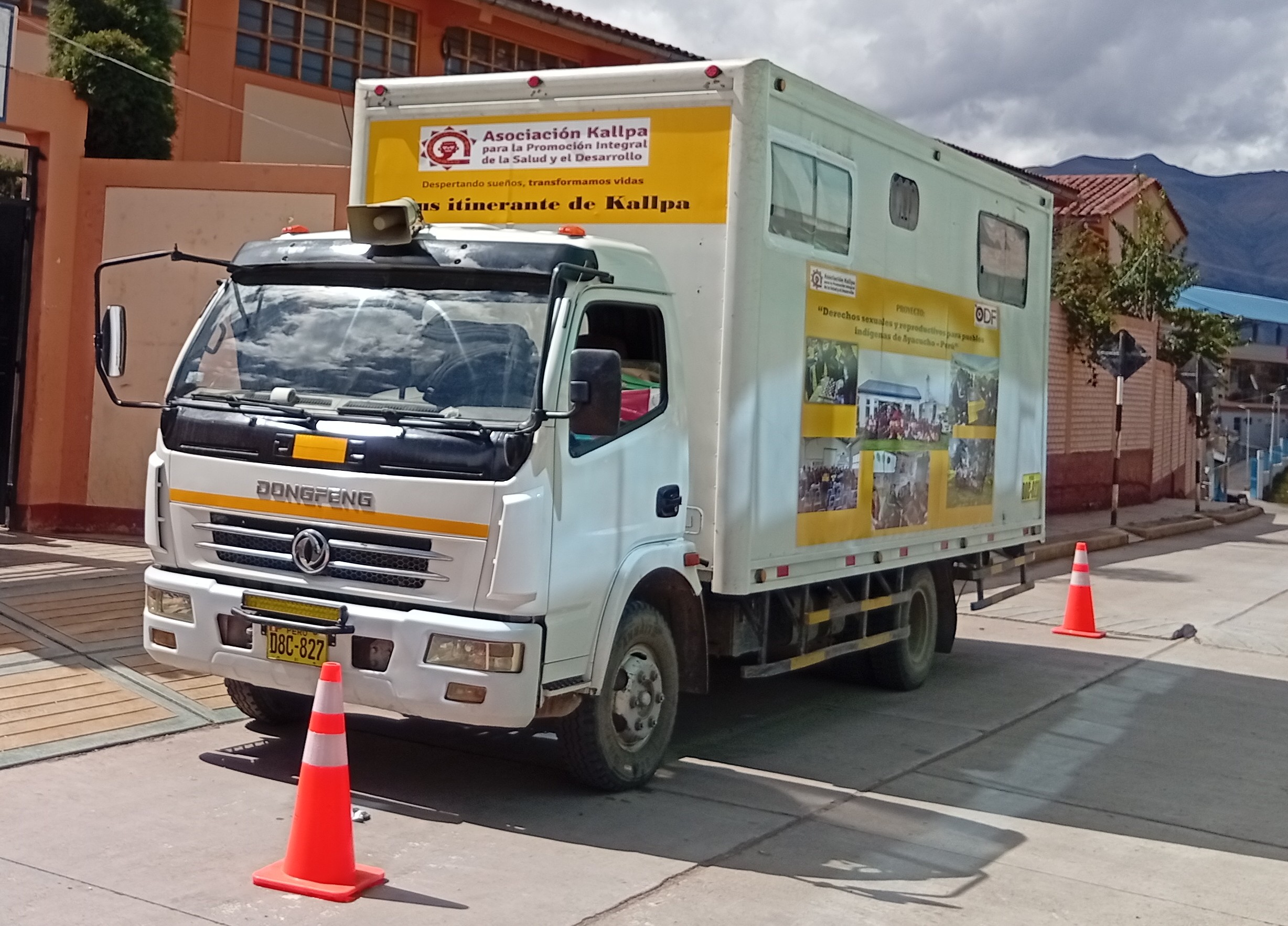 One of the itinerant buses during the intervention