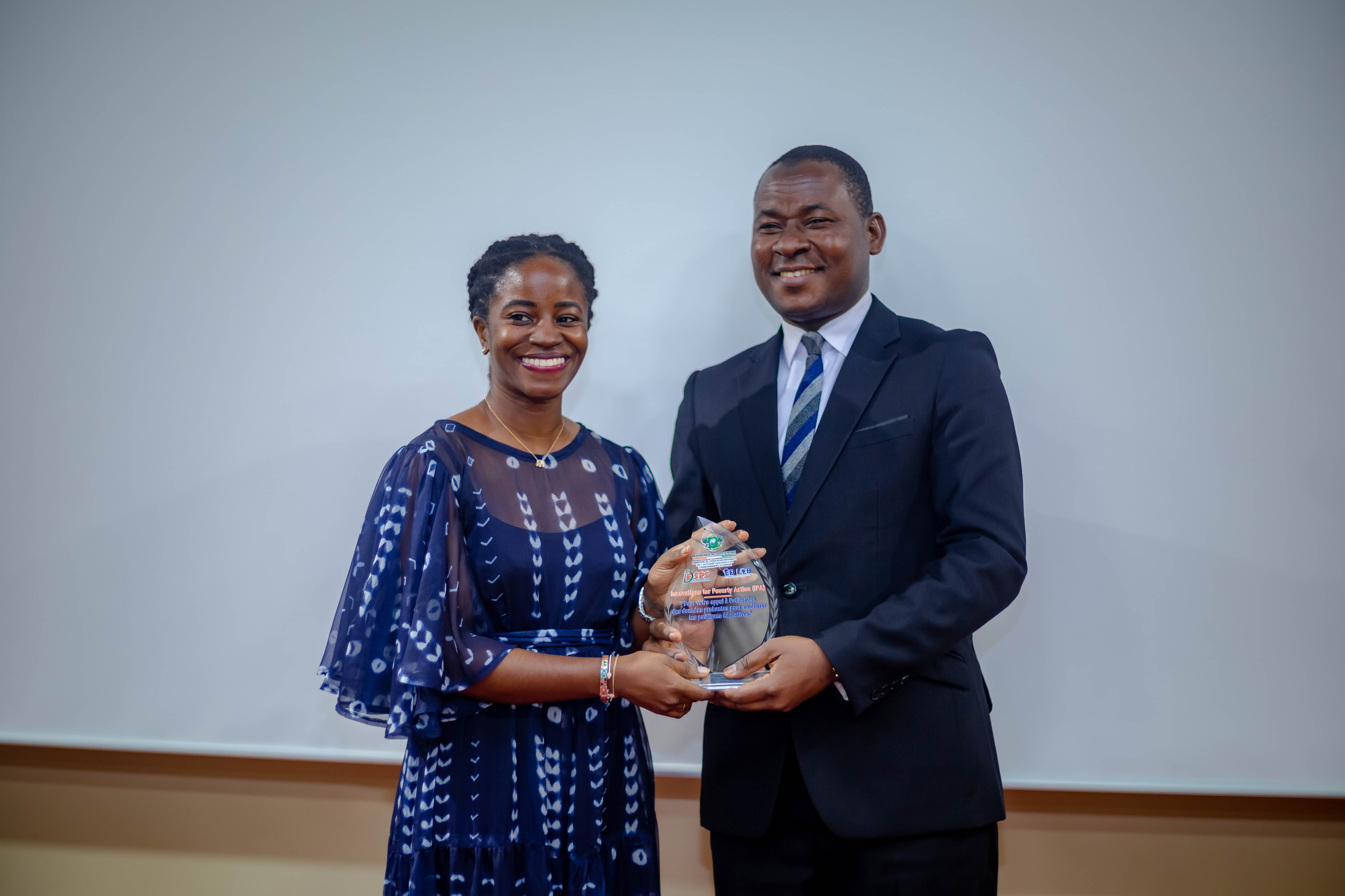 Maud receiving an award from the DESPS