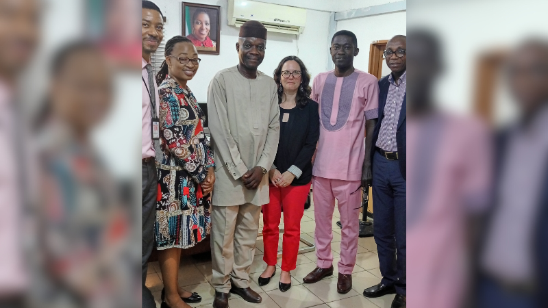 Le personnel de l'IPA Nigeria a pris une photo avec le chef de la NAPTIP et d'autres représentants de la NAPTIP lors d'une récente réunion pour finaliser le protocole d'accord.