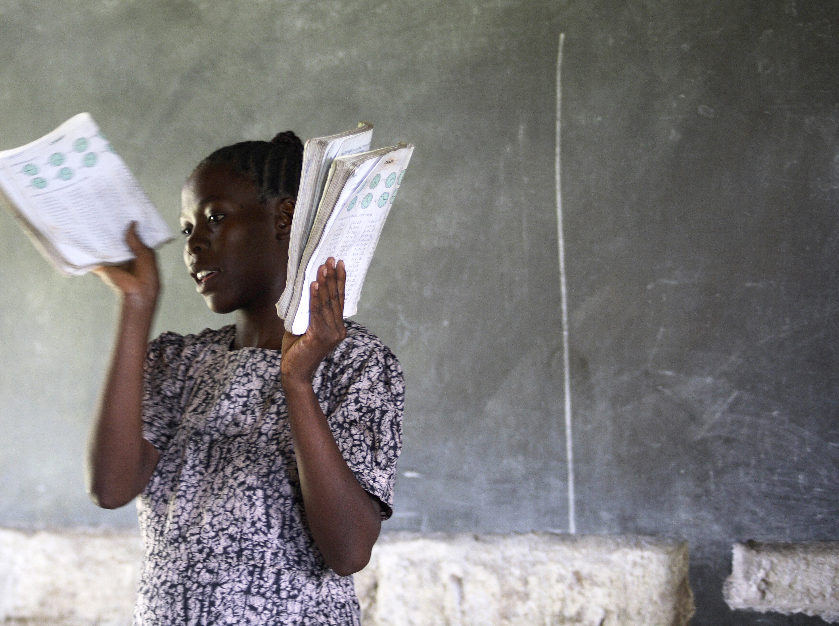 A photo of a teacher giving instruction in a classroom in Kenya. © 2008 Aude Guerrucci