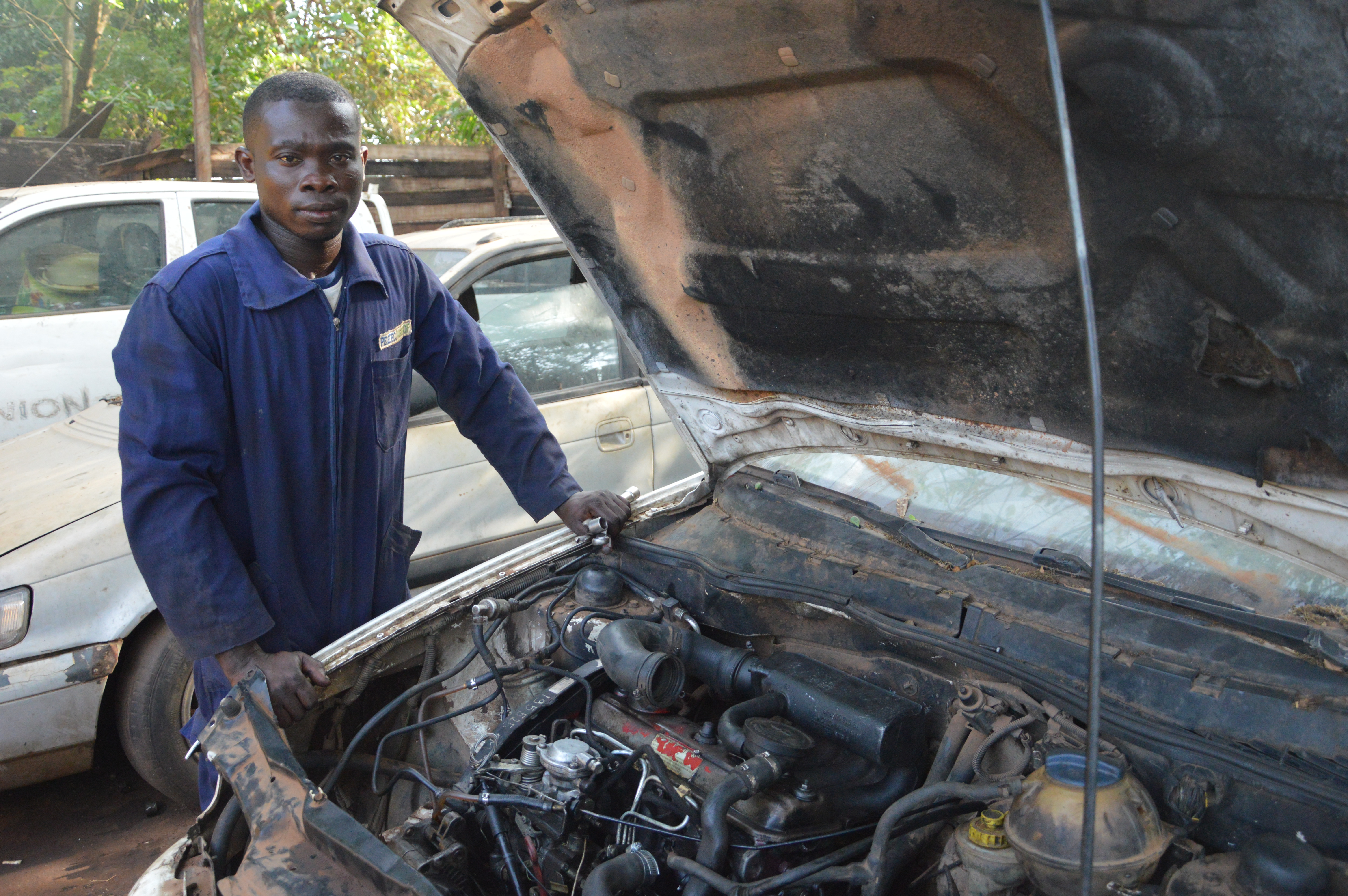 A young mechanic apprentice in Côte d’Ivoire. ©Bureau de Coordination des Programmes Emploi (BCP-Emploi) and AGEFOP.