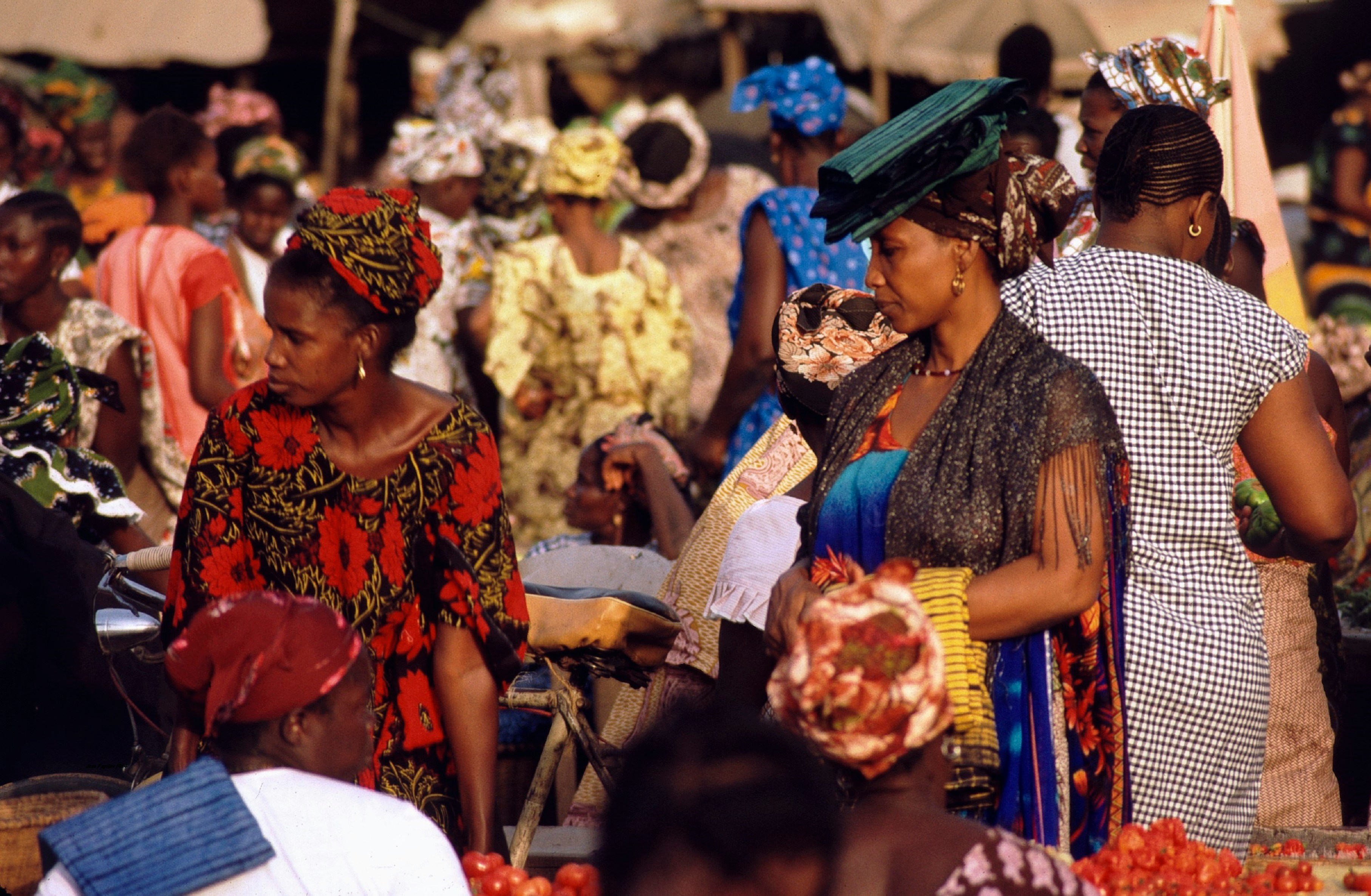 Women at a market in Senegal © 2021 Jean Papillon on Unsplash
