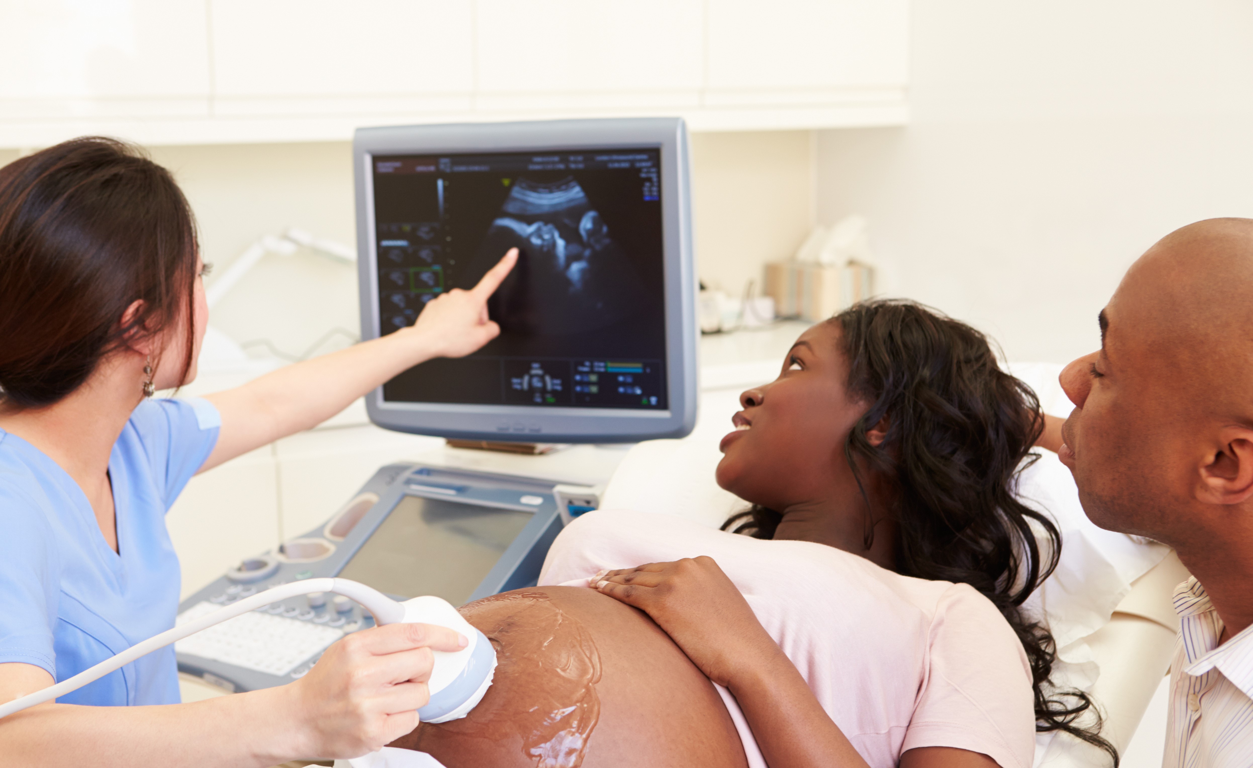 A pregnant woman with her partner during an ultrasound examination. 