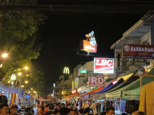 Calle de la ciudad en CDO, Filipinas