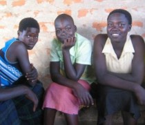 Niñas en el campo de desplazados internos del norte de Uganda