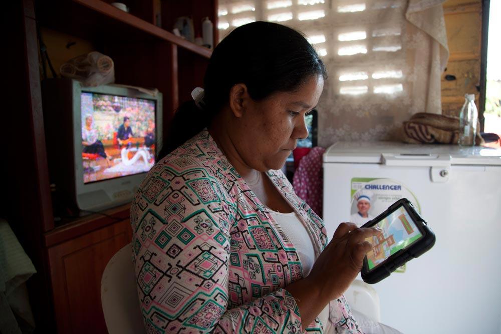 Tablet-financial-education-colombia.jpg Tablet-financial-education-colombia.jpg