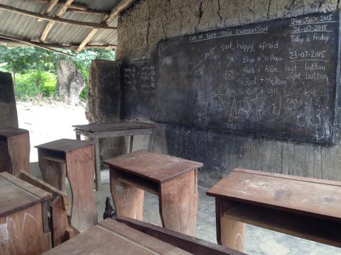 Una foto de una escuela en un pueblo alrededor del lago Bosomtwe, Ghana. © 2015 Chuck Chua