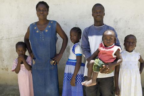 Una familia en la Liberia rural. © 2011 Glenna Gordon