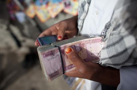 A person holding currency in Kabul, Afghanistan. © 2011 Jan Chipchase