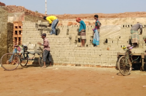 Loading operations at brick kilns ©icddr,b 2023