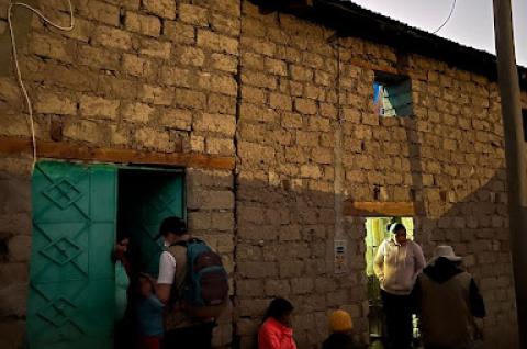 Puquio, Ayacucho, Perú; Community members participate in the survey