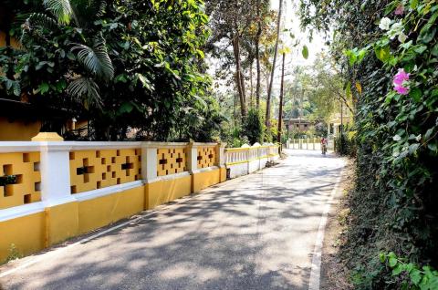 A road in Goa, India. © 2020 Wandering Indian / Unsplash