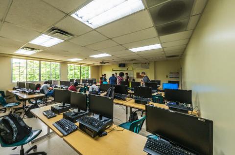 A computer lab at a university in Panama City. © 2023 Zeluloidea/Shutterstock