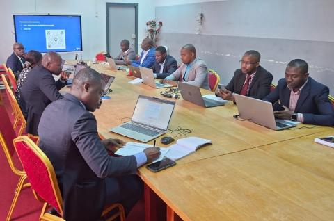 Cote d'Ivoire Ed Lab. Photo of participants in a training session
