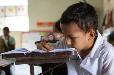 A child in school in Peru. © IPA