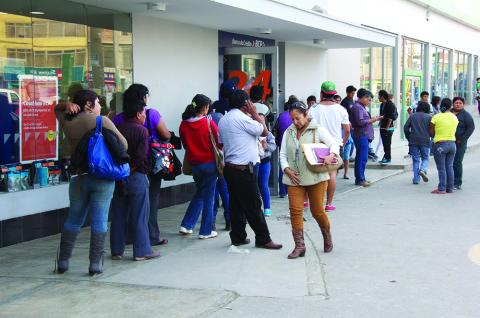 Peru Bank Photo Credit Dario Rodriguez